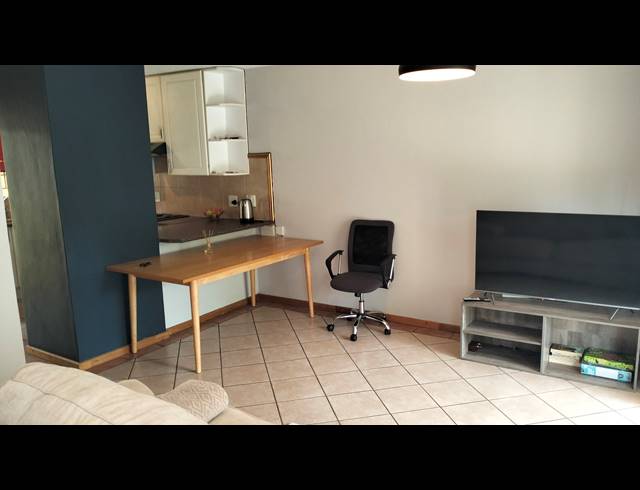 2 BEDROOM SECTIONAL TITLE RENTED IN OLYMPUS AH